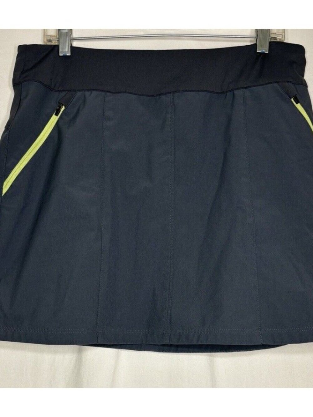 Title Nine Gray Stretch Skirt Size 12 Three Zippered Pockets Hiking Travel Sport